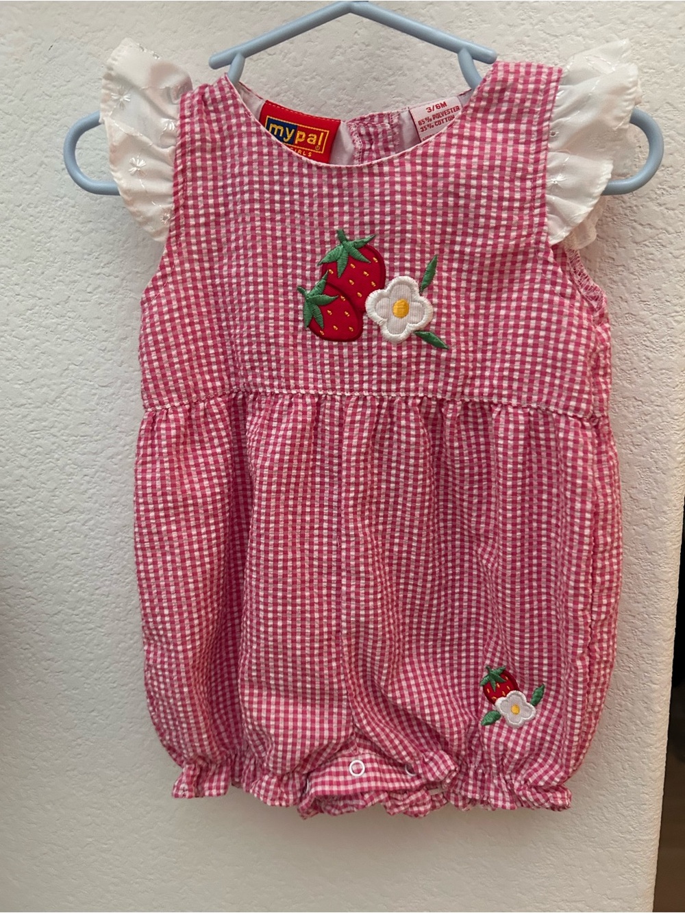 VINTAGE strawberry romper 3-6m